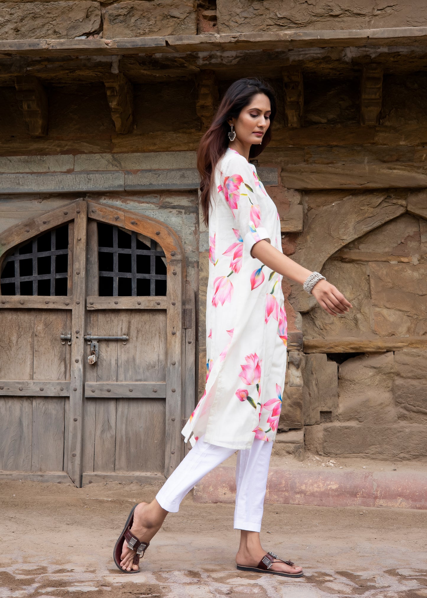 Roobroo – White Chanderi Silk Floral Kurta Set