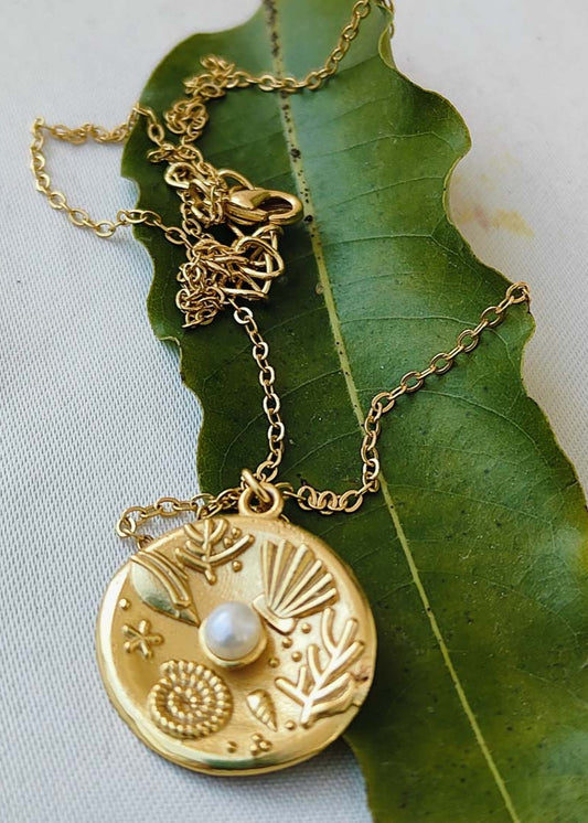 Hazel Brass Necklace with Tropical Medallion Pendant – That Romeo