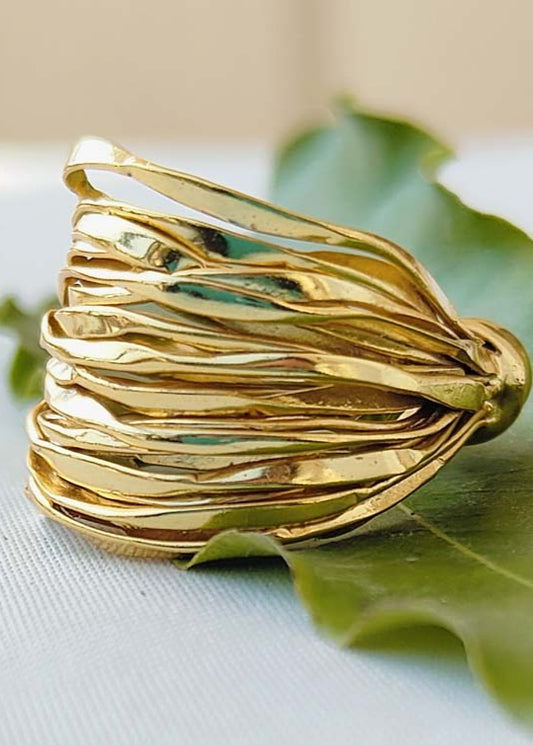 Gaia Sculptural Wave Brass Statement Ring – That Romeo