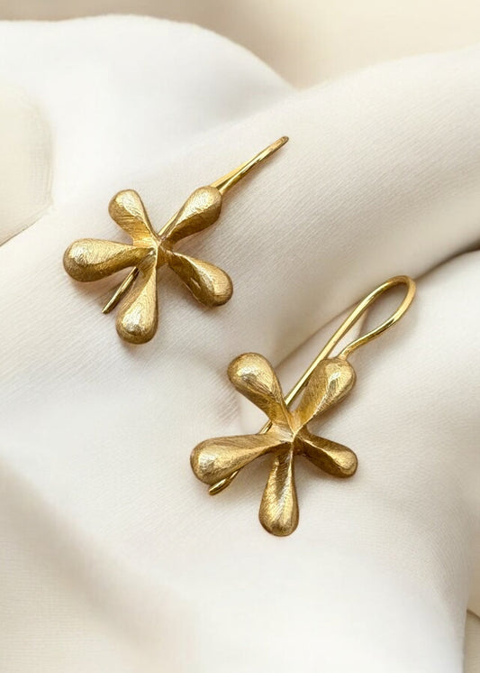 Emma Brass Flower Shaped Earrings – That Romeo