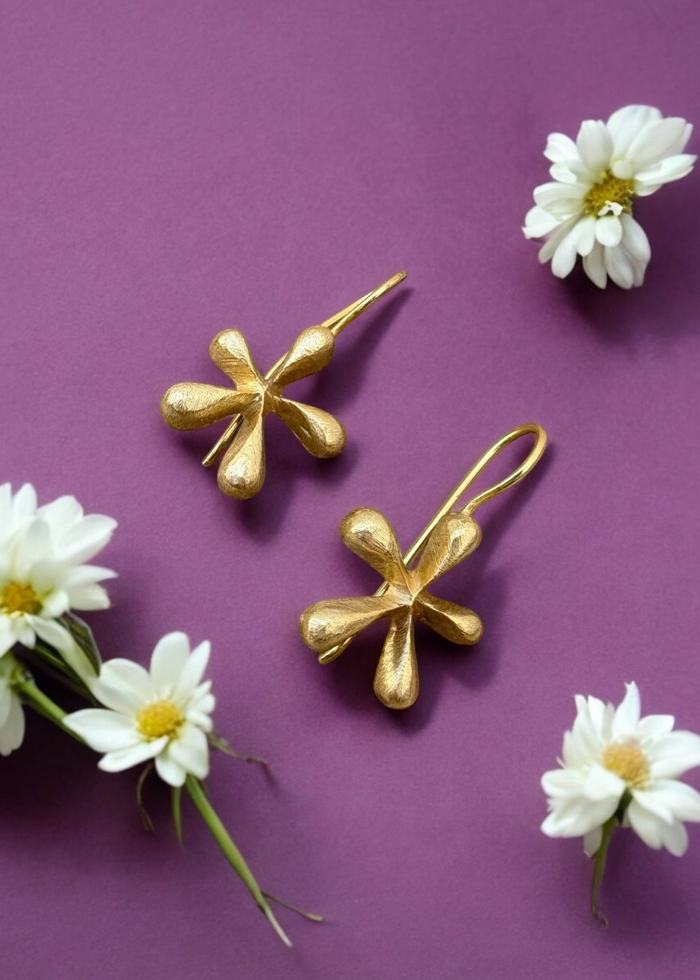 Emma Brass Flower Shaped Earrings – That Romeo
