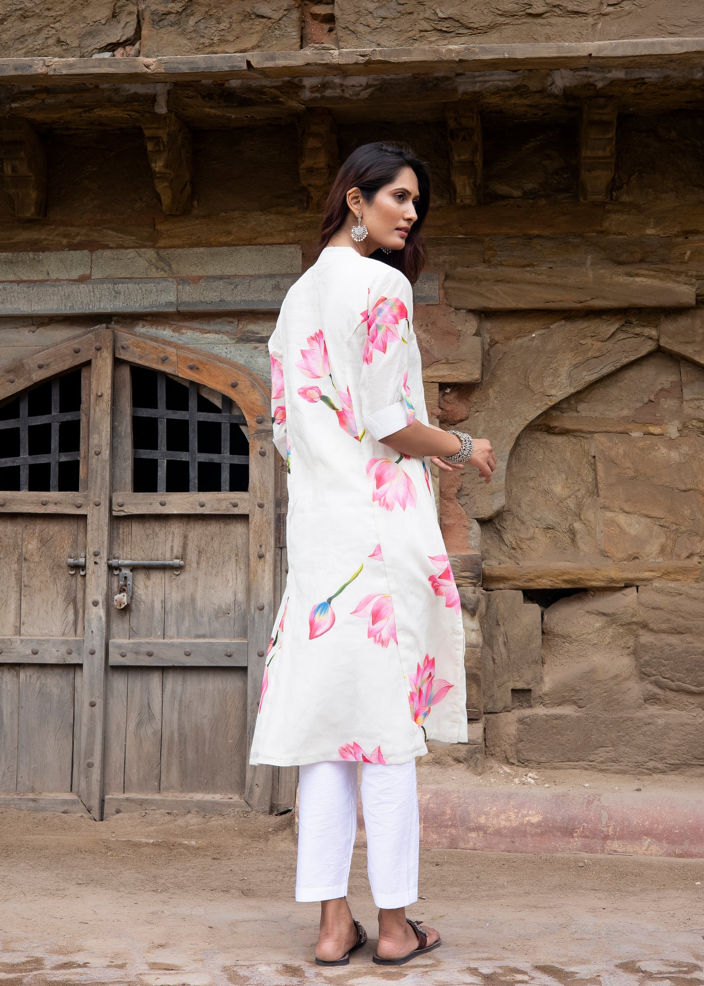 Roobroo – White Chanderi Silk Floral Kurta Set