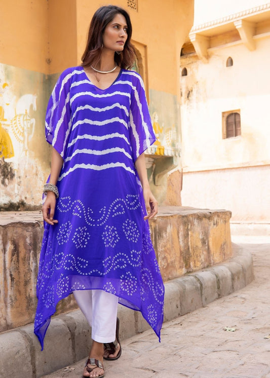 Model wearing the Neel Kamal navy blue Bandhani semi-silk kaftan with inner slip – a graceful festive piece from That Romeo’s Rangisaa Collection, featuring traditional Indian craft.