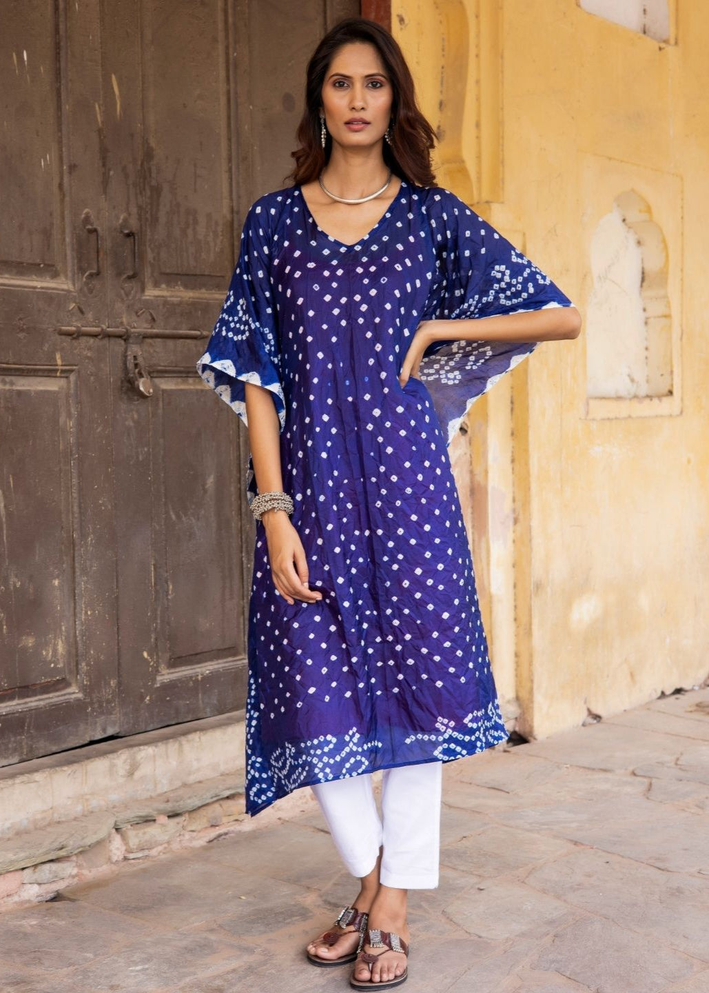 Model wearing the Neel Kamal navy blue Bandhani semi-silk kaftan with inner slip – a graceful festive piece from That Romeo’s Rangisaa Collection, featuring traditional Indian craft.