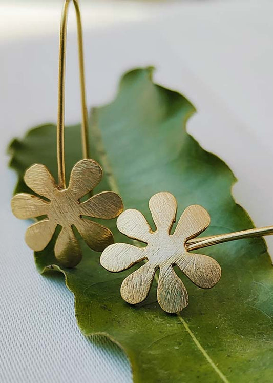 Daisy Drop Brushed Brass Floral Hook Earrings – That Romeo