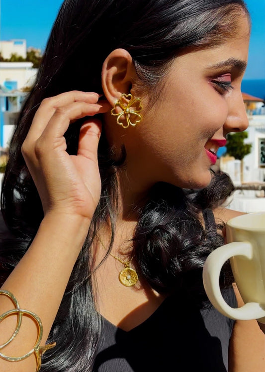 Flora Brass Flower Stud Earrings – That Romeo