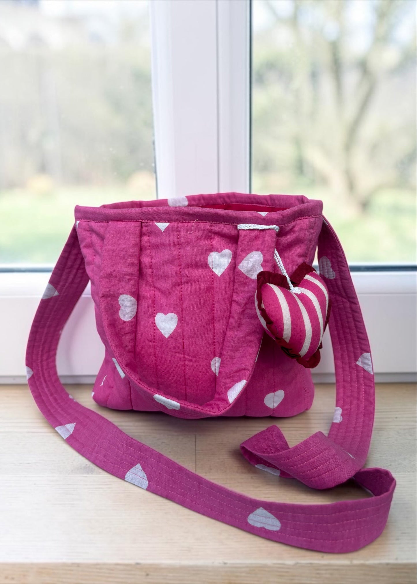 Sweetheart Sling Tote