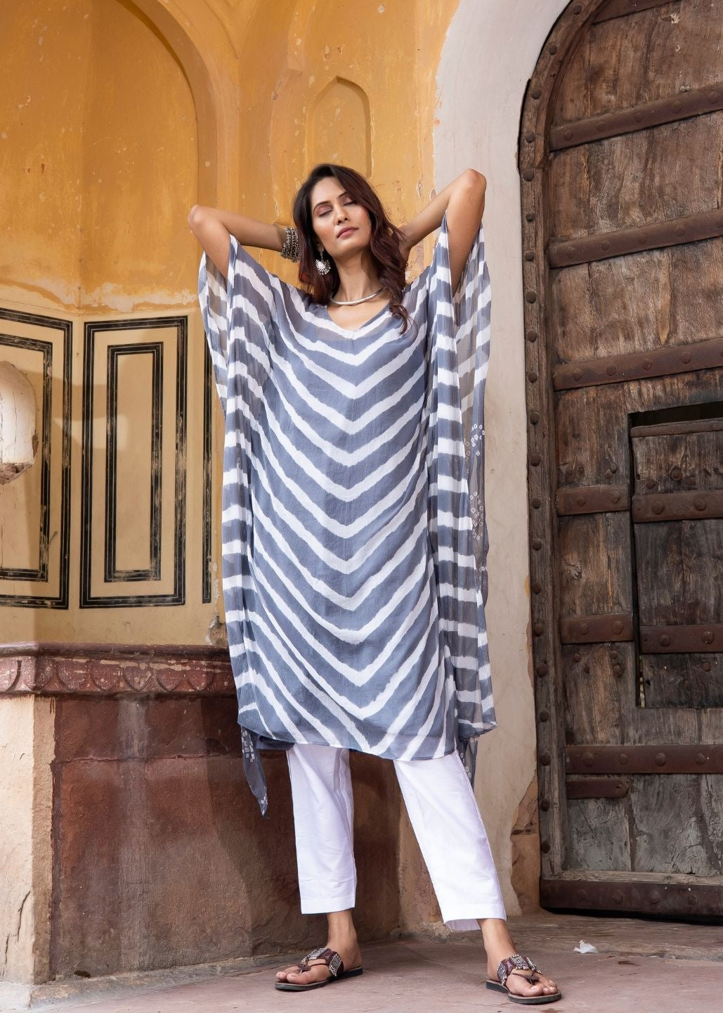 Nagdamani – Grey Leheriya Chiffon Kaftan with Inner Slip 